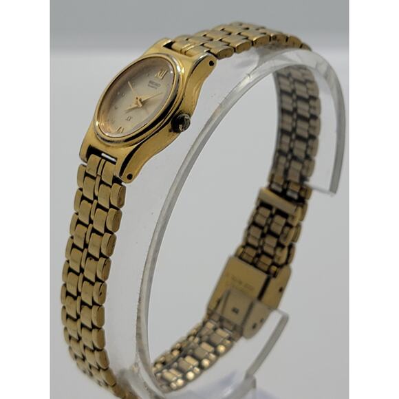 Seiko Women\'s Vintage Gold Tone Watch v401-5101 (M)